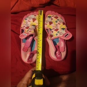 Newton Kids Water Shoes L8in W3in Doesn't Show A Sz